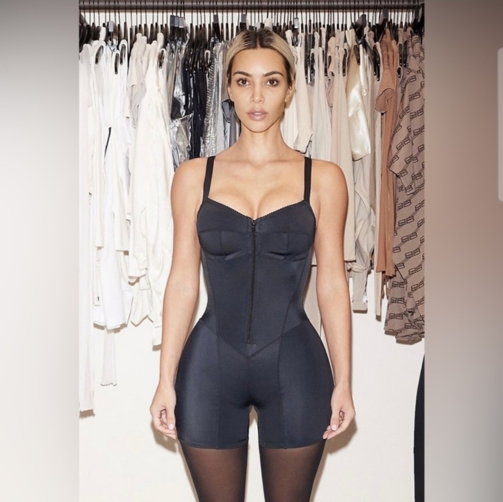 **NWT** SKIMS GLAM ONESIE Romper in Onyx NEW - Picture 3 of 11
